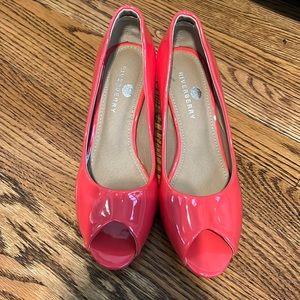 Woman’s Riverberry Coral Heels, Size 7M